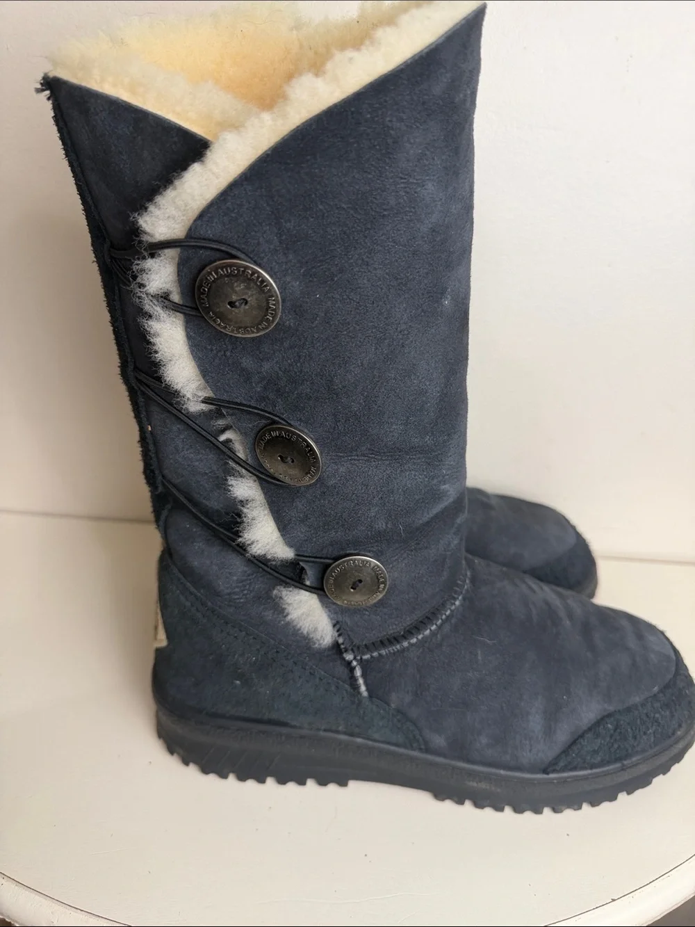 (2290) Sheepskin Downunder Black Tidal Lined Button Winter Boots, Size: 8M/10